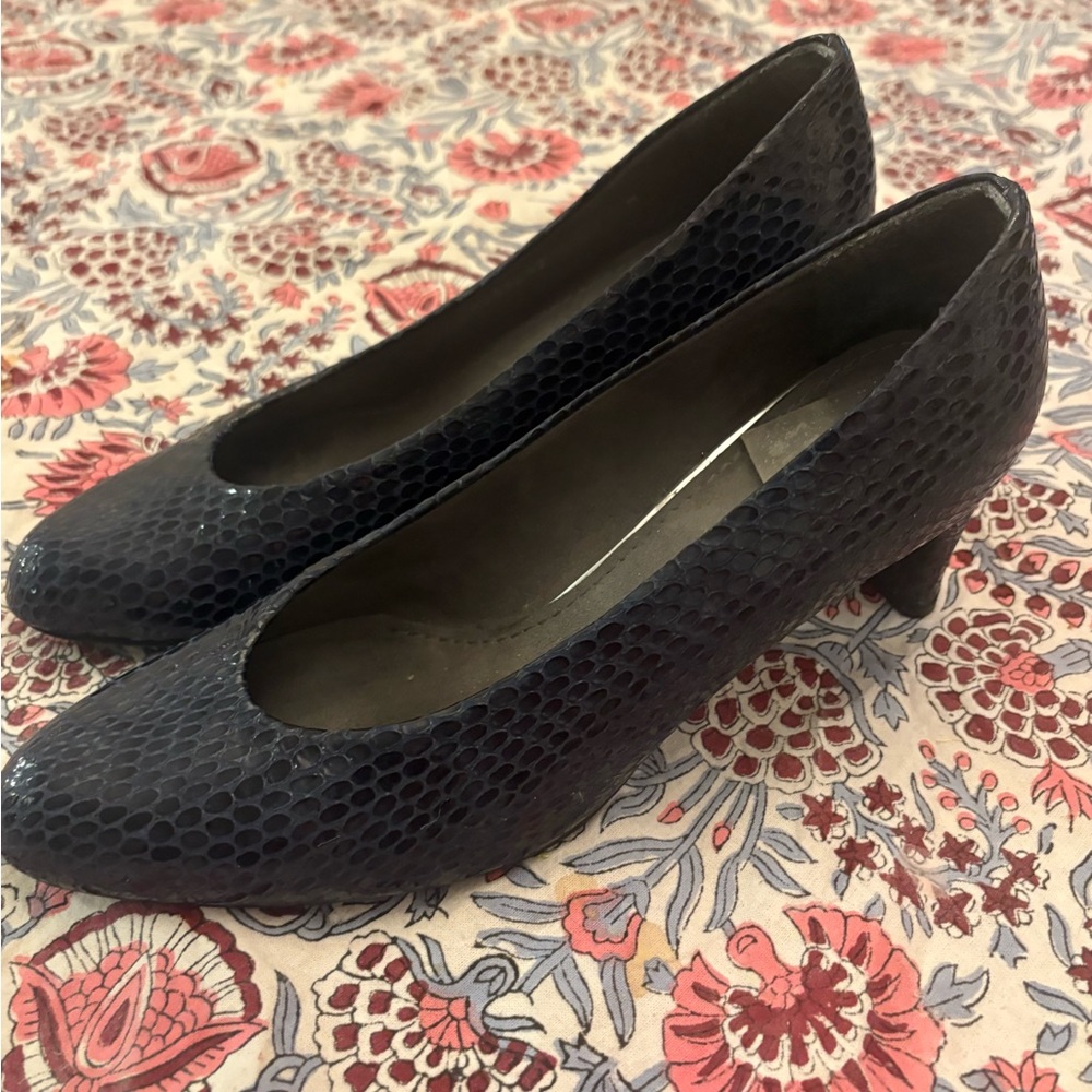 Stuart Weitzman Navy Snakeskin-Textured Mid Heel Pumps